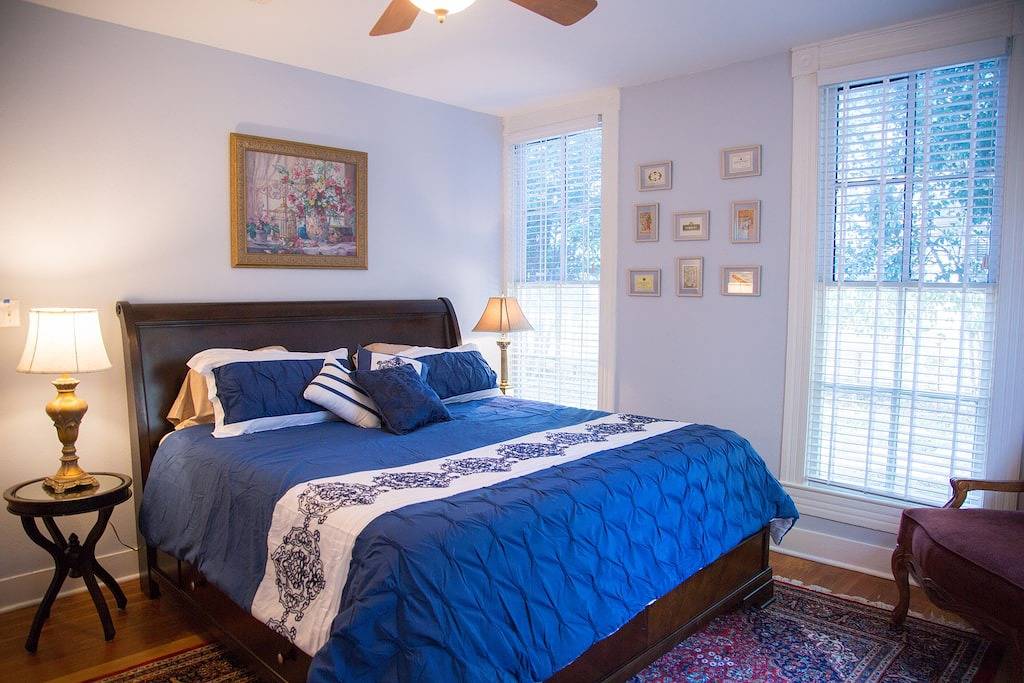 Downtown Beauty, die Schönheit des Balls. 4 Schlafzimmer, 2 Bäder. Direkt in der Innenstadt. in New Braunfels, Comal County