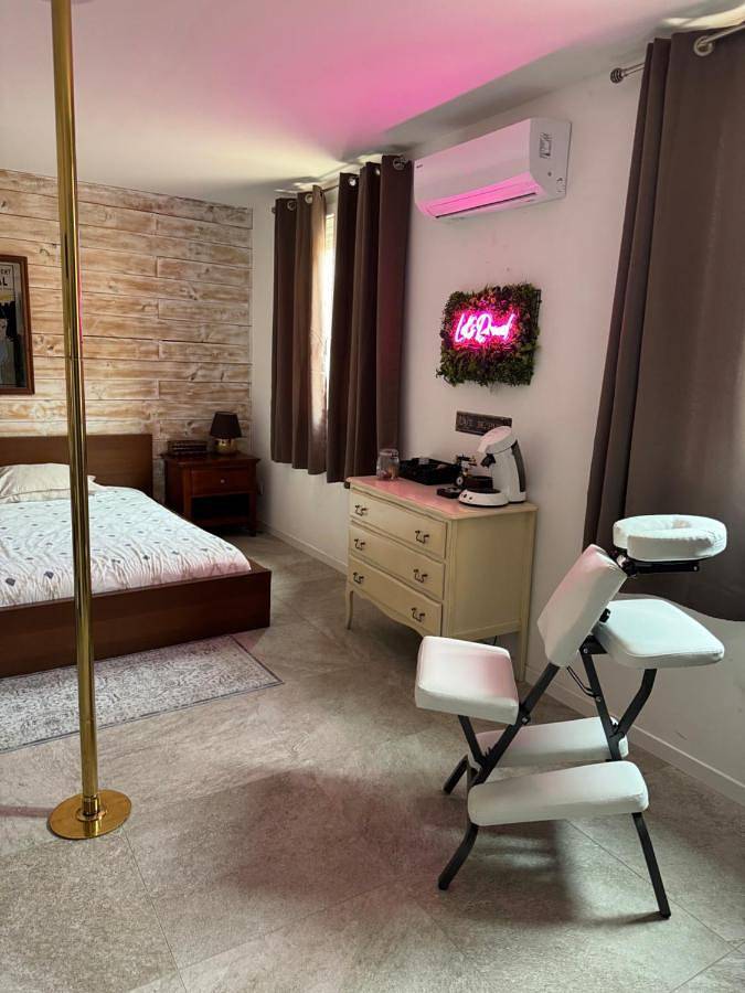 Appartement entier, One-Bedroom Apartment in Balaruc-le-Vieux, Côte méditerranéenne (France)