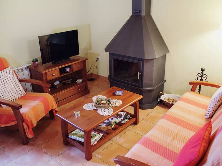 Casa rural para 6 personas, con jardín además de piscina y terraza, Familias con niños en Bages - 4