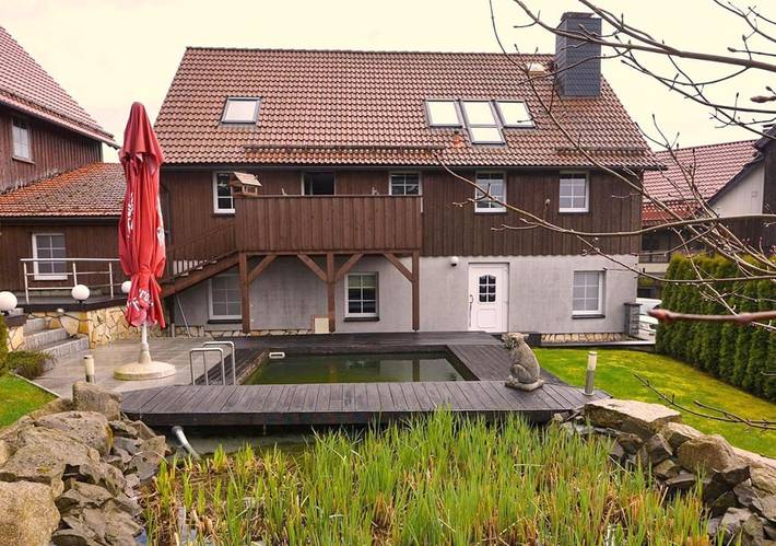 Ferienhaus für 6 Personen, mit Balkon und Terrasse sowie Garten und Pool in Tanne