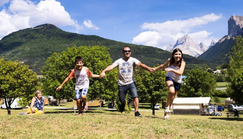 Camping pour 4 personnes, avec terrasse et piscine, animaux acceptés dans la Drôme - 3