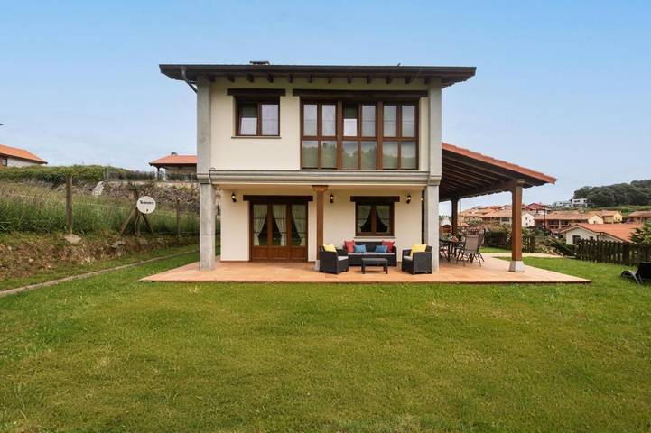 Casa rural para 8 personas, con Balcón y Terraza además de Jardín y Vistas en Andrín - 2