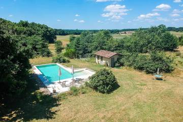 Location de vacances pour 10 personnes, avec jardin et terrasse à Fargues-sur-Ourbise