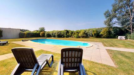 Gîte pour 9 personnes, avec jardin et piscine à L'Aiguillon-sur-Vie