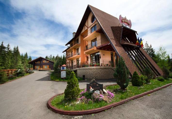Station pour 2 personnes, avec piscine et jacuzzi ainsi que sauna et jardin dans Dorna-Arini - 2