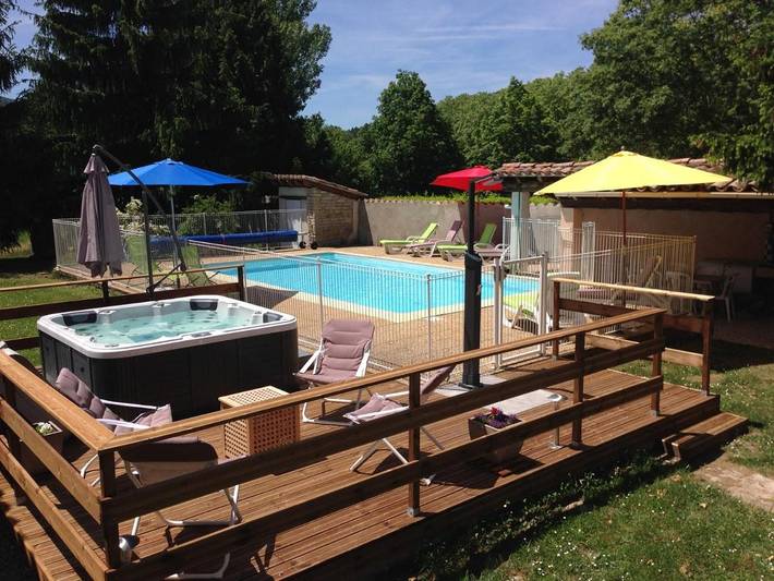 Location de vacances pour 6 personnes, avec vue ainsi que jardin et piscine, animaux acceptés à Arques (Aude) - 2