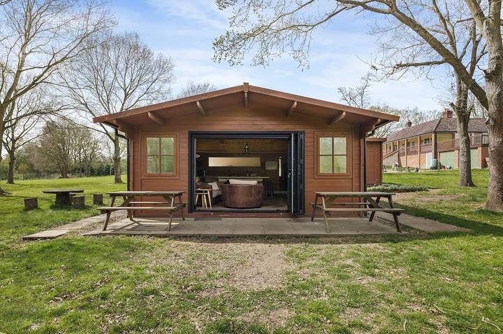 Vacation rental for 8 people, with yard in Braintree