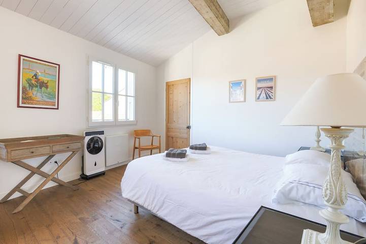 Gîte pour 4 personnes, avec terrasse dans Office De Tourisme De La Flotte En Re - 2