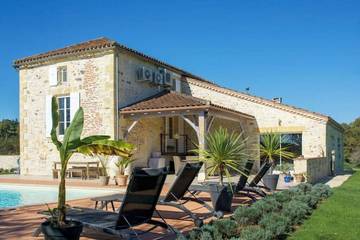 Gîte pour 6 personnes, avec piscine et jardin à Monsempron-Libos