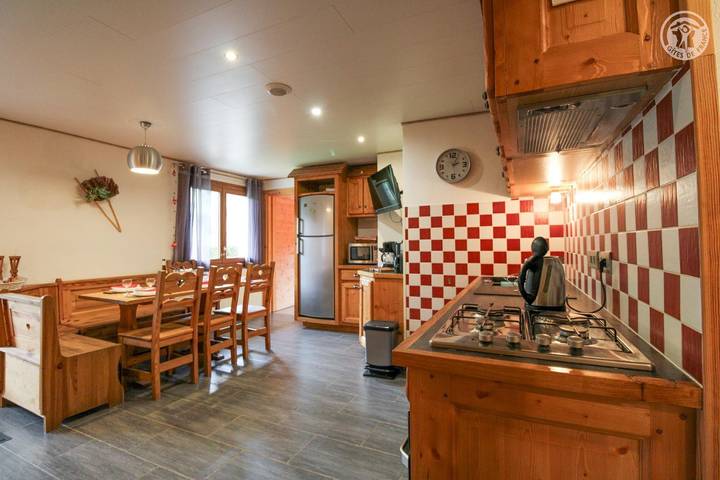 Gîte pour 6 personnes, avec terrasse et jardin dans Arêches - 3