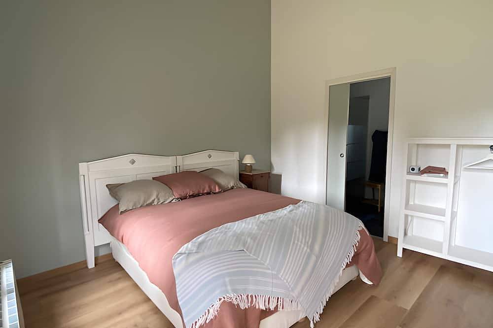 Chambre d’hôtes « Chambre 2 Côté Port » avec terrasse privée, jardin commun et Wi-Fi in Kerjouanno, Arzon