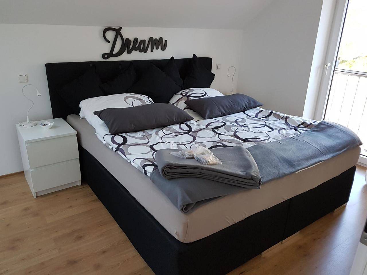 Ganze Wohnung, Two-Bedroom Apartment in Zweifall, Stolberg