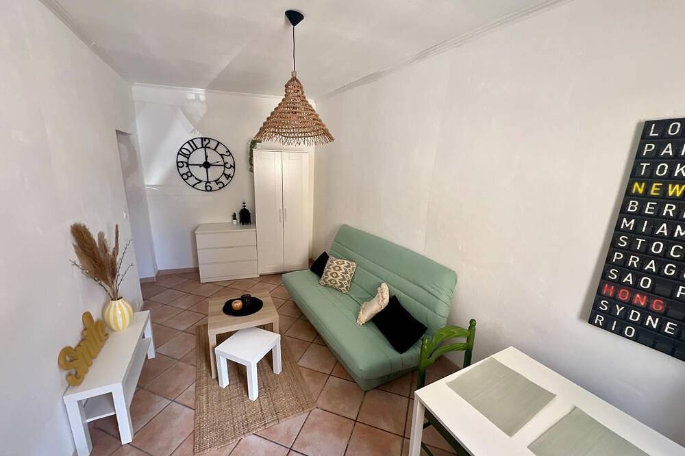 Appartement entier, Studio de Village Chusclan in Chusclan, Région de Nîmes