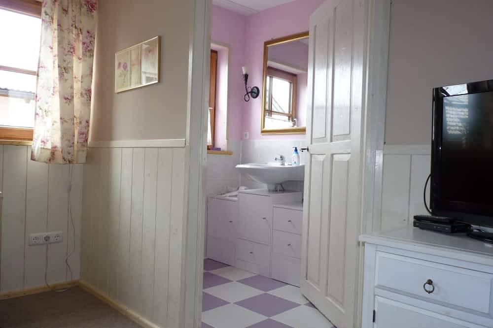 Ganze Wohnung, Apartment Rosenrot \"small but nice\" in Görisried, Bayerisch Schwaben