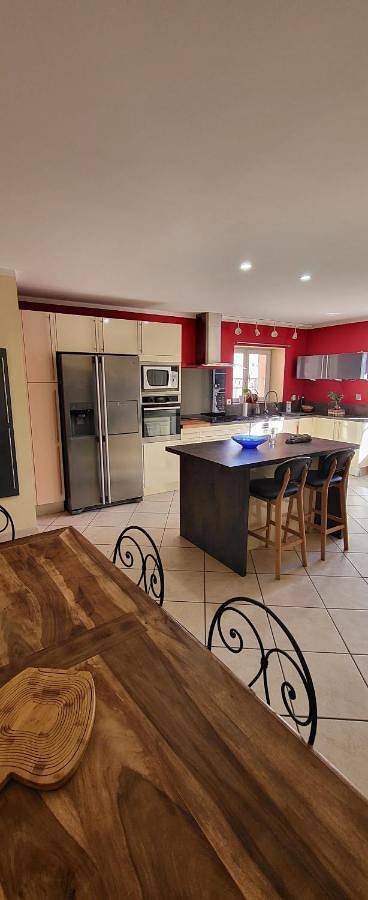Appartement entier, Three-Bedroom Apartment in Pierrelatte, Région de nyons