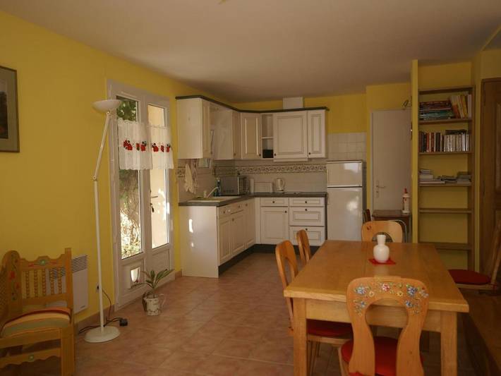 Location de vacances pour 3 personnes, avec piscine et jacuzzi ainsi que terrasse et jardin à Saint-Maximin (Nimes) - 2