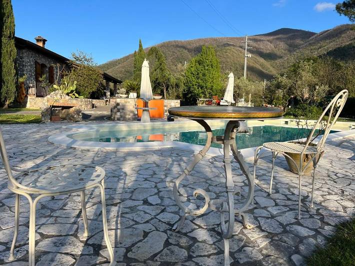 Villa per 5 persone, con Idromassaggio e Terrazza nonché Giardino e Piscina a Aulla