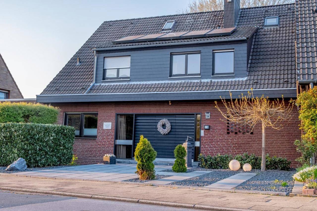 Ganze Wohnung, Helles Appartement mit eigenem Stellplatz in Mülheim an der Ruhr, Ruhrgebiet