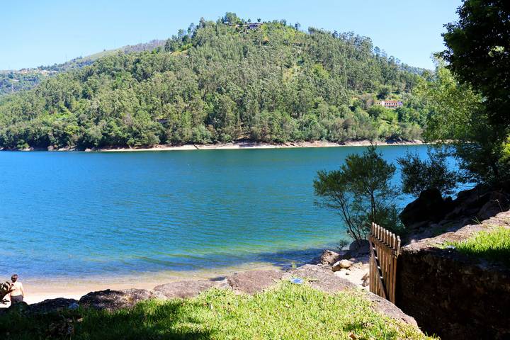 Gîte pour 3 personnes, avec terrasse ainsi que vue sur le lac et jardin dans Gerês - 2
