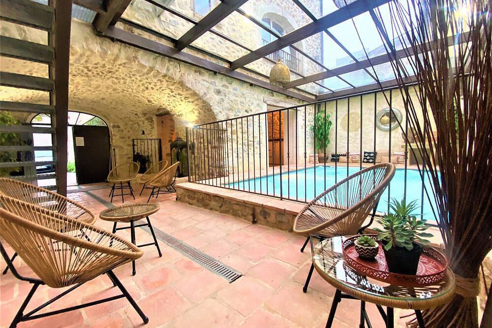 Appartement entier, Gîte 4* pour 6p, 3ch, 100m2, Piscine Interieure Chauffee, Patio in Vallon-Pont-d'Arc, Ardèche