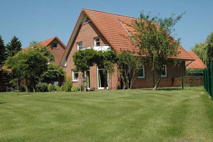 Ferienhaus für 11 Personen, mit Balkon und Garten in Sande