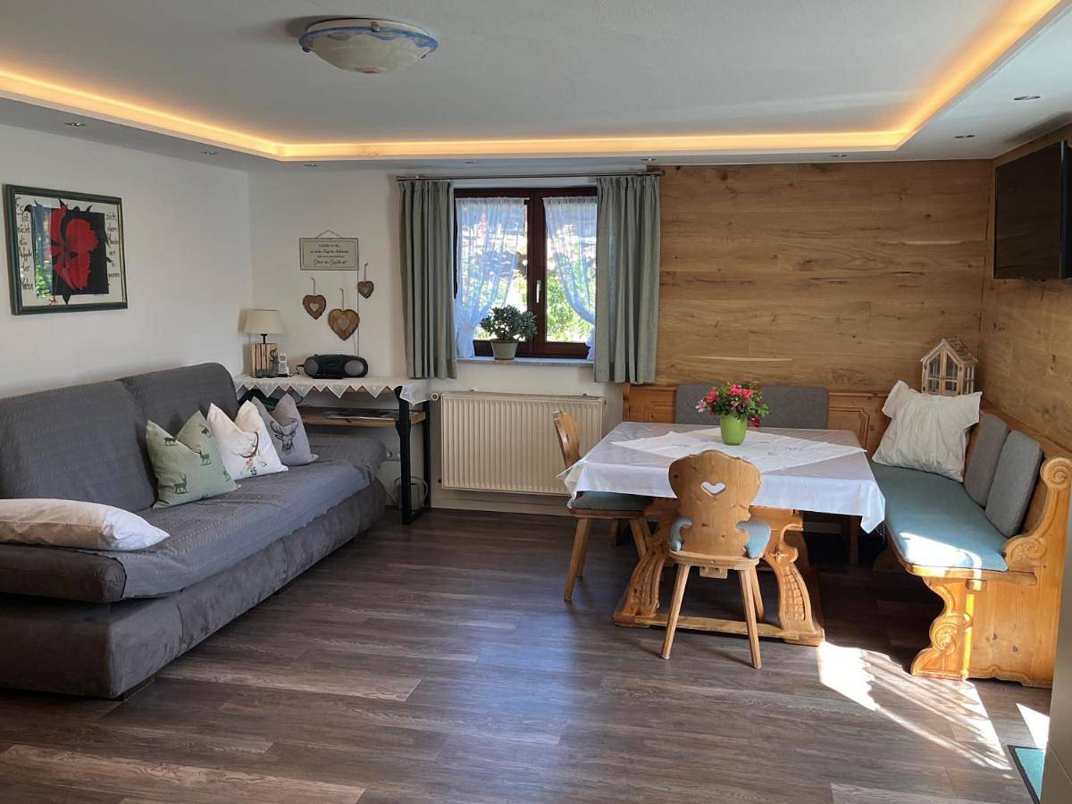 Ganze Wohnung, Blumenwohnung Irene Dorn in Andechs, Ammersee