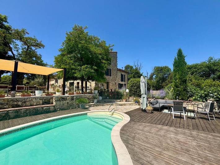 Gîte pour 2 personnes, avec Terrasse et Jardin ainsi que Piscine et Vue à Fayssac