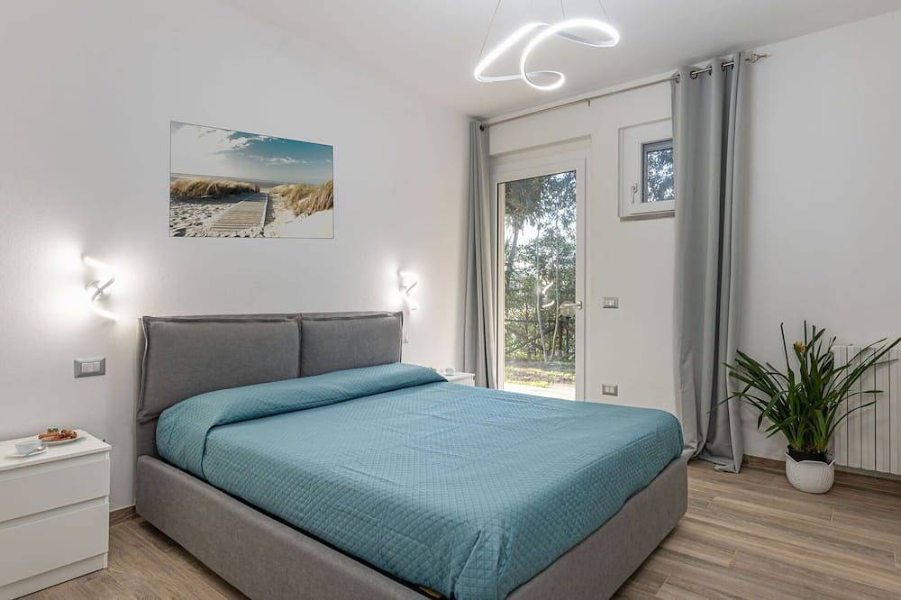 Beautiful private villa for 8 people with A/C, Wifi, Tv and patio in Castiglione della Pescaia, Grosseto Province