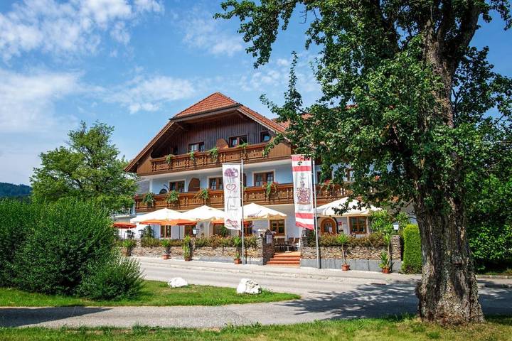 Hotel für 2 Personen, mit Terrasse und Garten sowie Pool in Sankt Georgen im Attergau