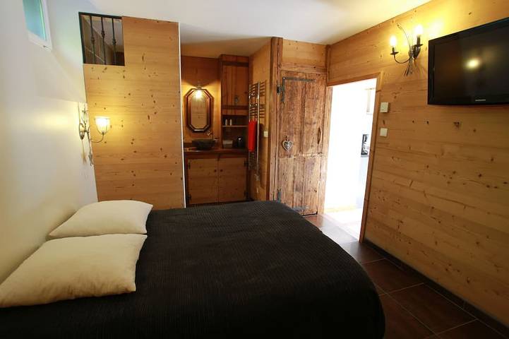 Location de vacances pour 2 personnes, avec piscine ainsi que jardin et balcon à Saint-Pierre-d'Albigny - 4