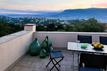 Gîte pour 8 personnes, avec vue et terrasse à Aspremont