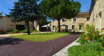 Gîte pour 2 personnes, avec terrasse ainsi que jardin et piscine en Charente-Maritime
