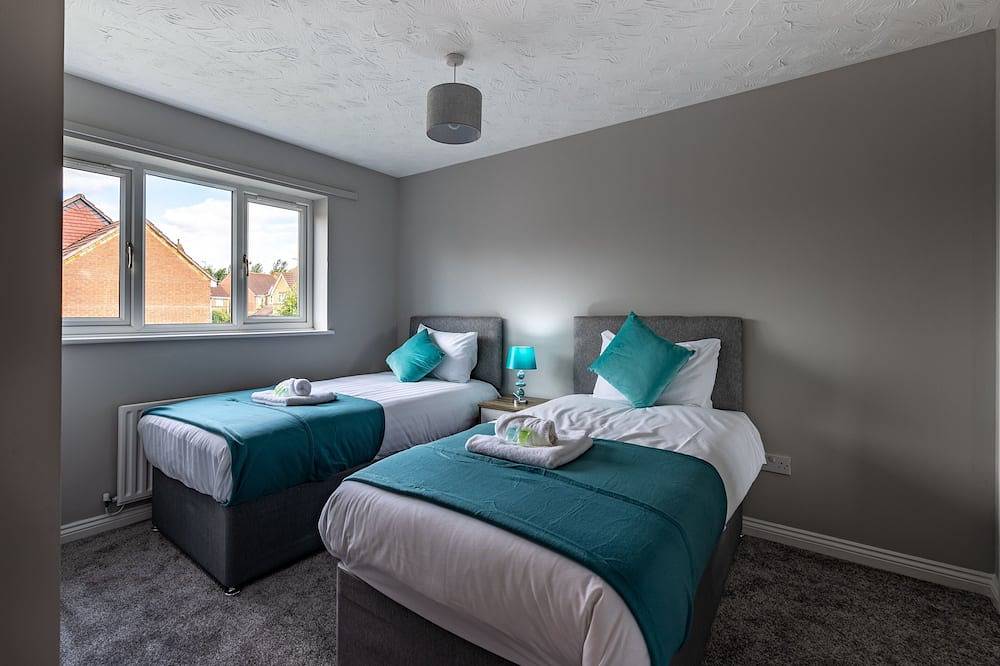 Peterborough Contractors,6Beds,2Baths,Free Parking6 in Orton Waterville, Peterborough
