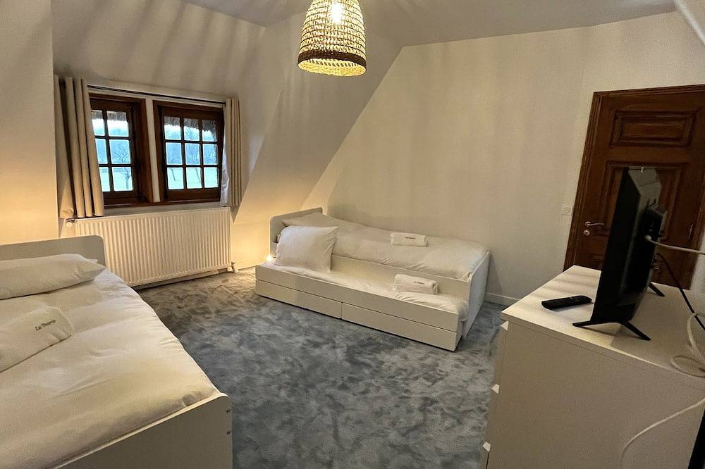 Domaine de la Poterie in Tourgeville Renovated in 2022 with heated swimming pool and tennis courts in Tourgéville, Lisieux region