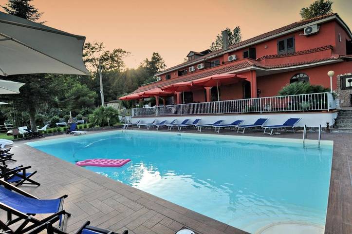 Appartamento vacanze per 4 persone, con panorama e giardino nonché piscina, con animali domestici - 1