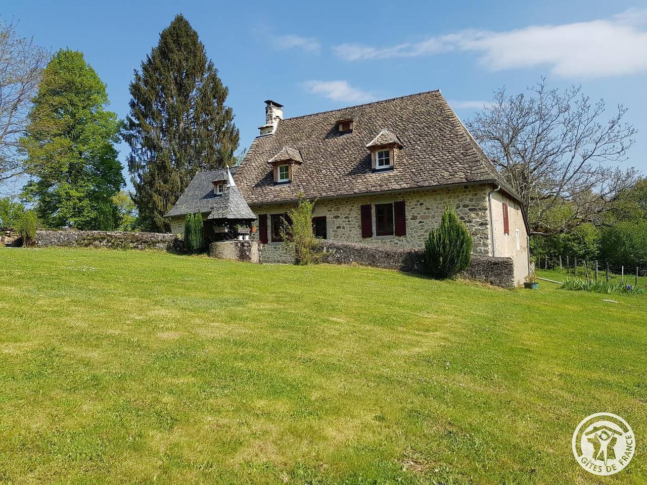 Gite am Flussufer mit TV und Garten in Latronche, Tulle und Umgebung