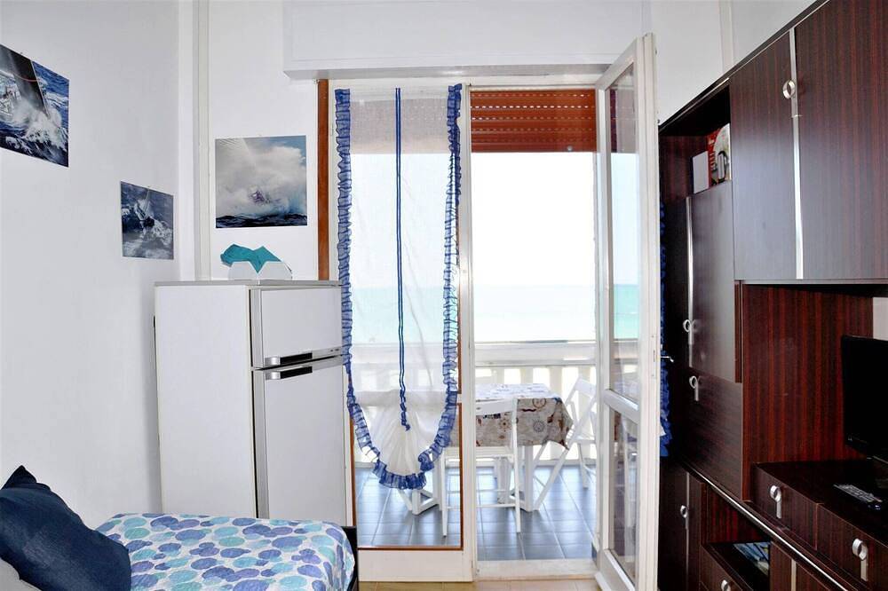 Apartamento entero, Apartamento en la costa de Marche con vistas in Marotta, Valle del Metauro
