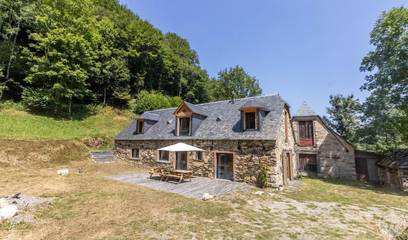 Gîte pour 6 personnes, avec terrasse et jardin dans Lac d'Estaing