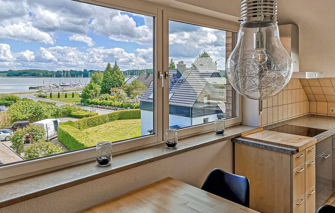 Ganze Ferienwohnung, Apartment mit Meerblick, Terrasse und Parkplatz, 700m zum Strand in Schlei, Boren