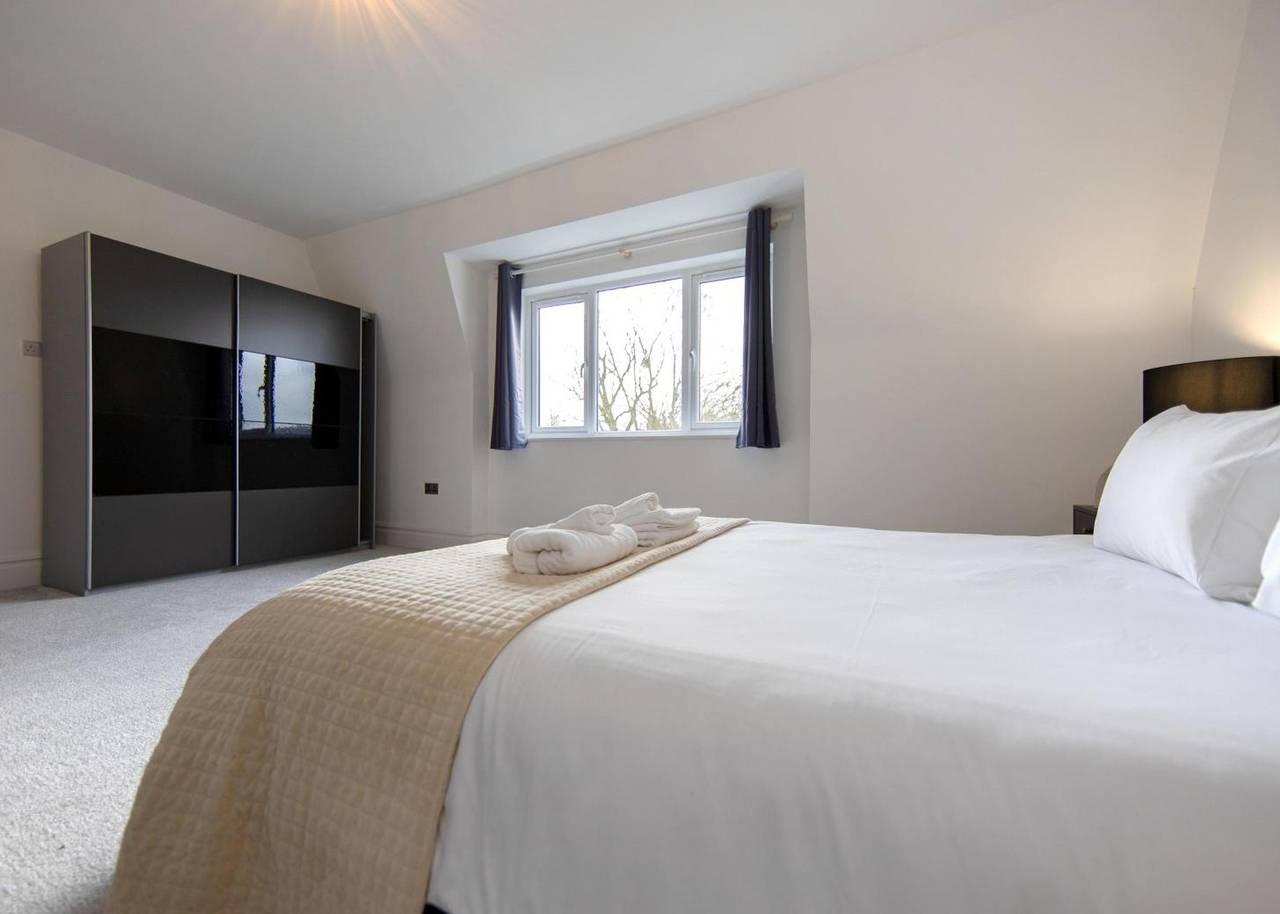 Beautiful 5 Bed House - Close to Windsor Castle! in Windsor, Berkshire