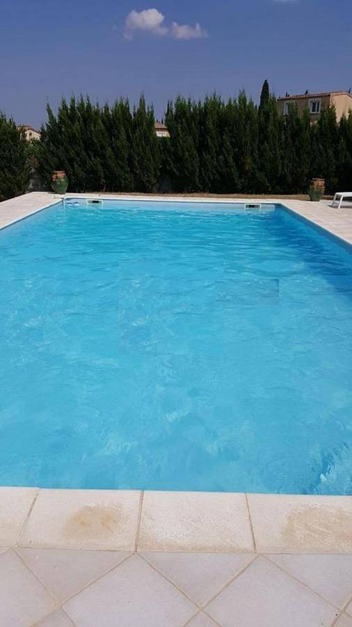 Maison d’hôte pour 3 personnes, avec terrasse ainsi que piscine et jardin dans Lac de la Cavayère
