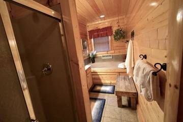 Glamping for 12 Guests in Great Smoky Mountains National Park, Tennessee, Picture 3