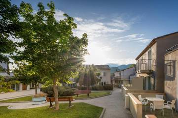 Cottage pour 4 personnes, avec piscine et sauna ainsi que terrasse et jardin, animaux acceptés à Malaucène