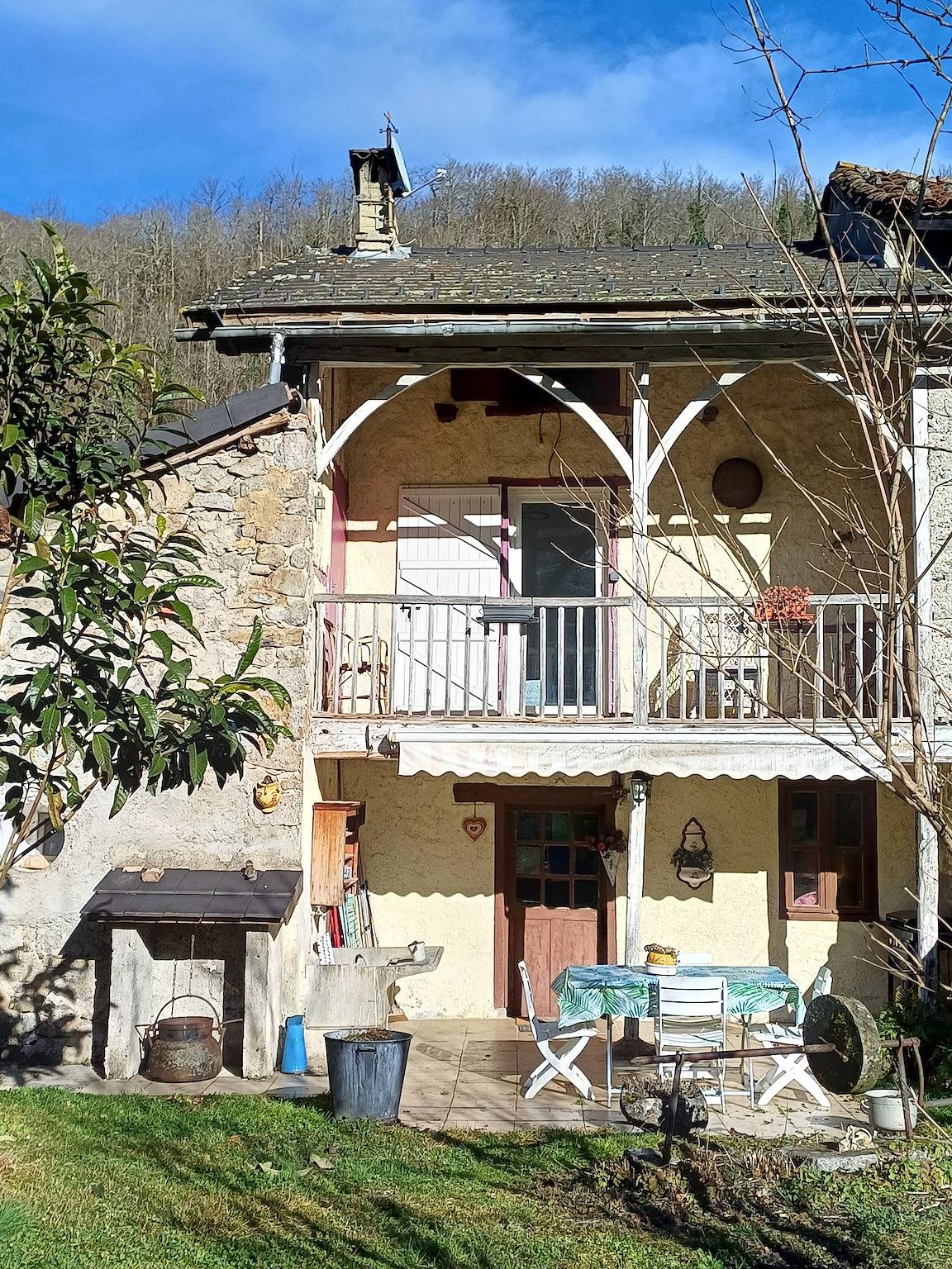 Maison typique de montagne avec vue, terrasse privée et jardin à Ercé in Ercé, Parc naturel régional des Pyrénées ariégeoises