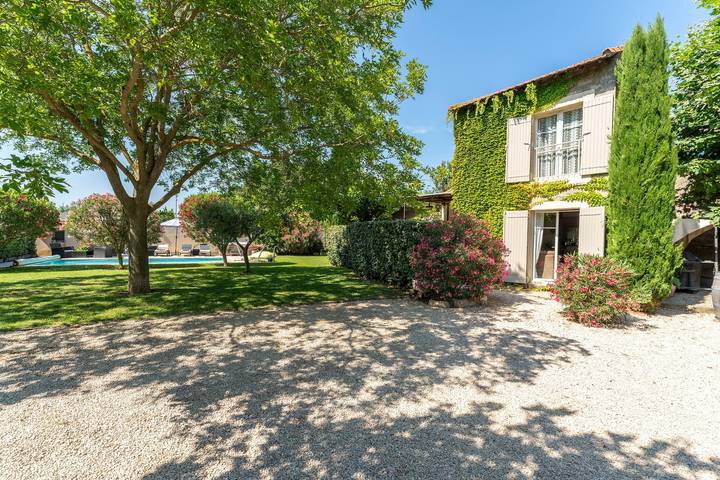 Casa di campagna 'Le Mas' con piscina condivisa, Wi-Fi e aria condizionata in Graveson, Arles e dintorni