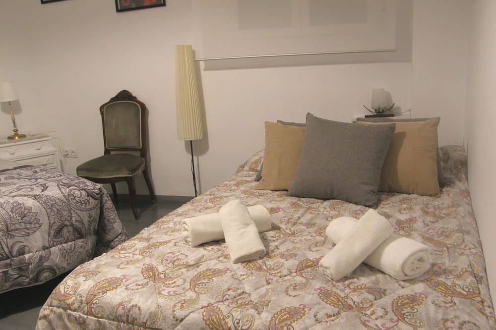 Entire apartment, Puente De Piedra 5'walking from Pilar in Saragossa, Saragossa Province