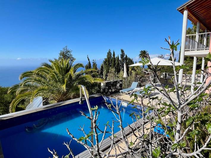Chalet para 4 personas, con jardín y vistas además de sauna y piscina, Se admiten mascotas en La Palma