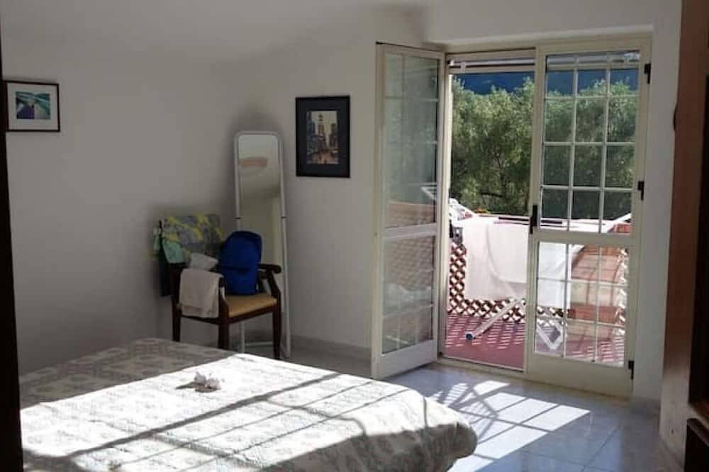 A lovely villa with swimming pool, located between the hills, river and the sea. in Centola, Cilento