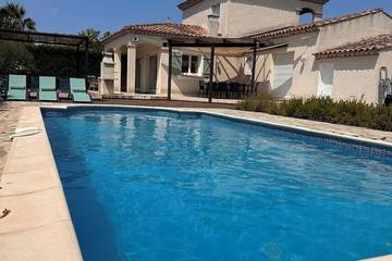 Location de vacances pour 8 personnes, avec jardin à Argens-Minervois