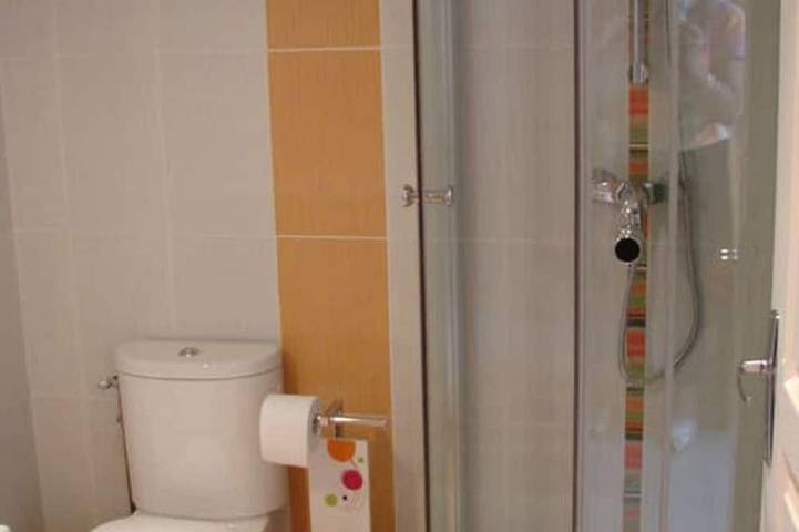 Gîte pour 3 personnes, avec jardin à Saintes - 4